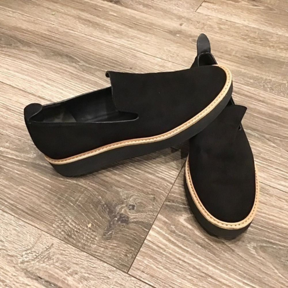 LIKE NEW VINCE SUEDE SLIP ON LOAFERS SHOES‎ SIZE  6.5
